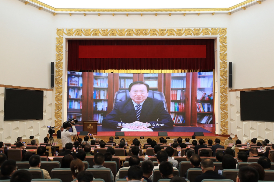 //news.pzhan18.com/__local/0/4C/1B/8A286CF9A7530969F3411FB07B9_952E5279_648C2.jpg